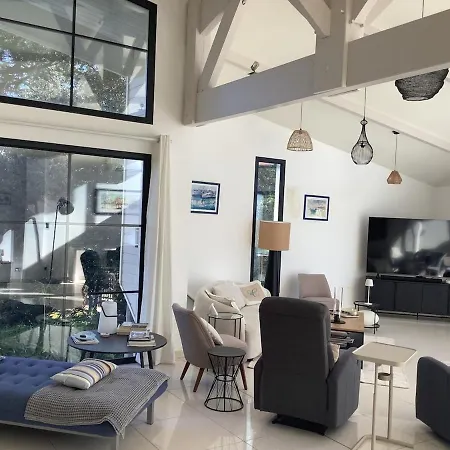Villa Avec Piscine A 150 M De La -