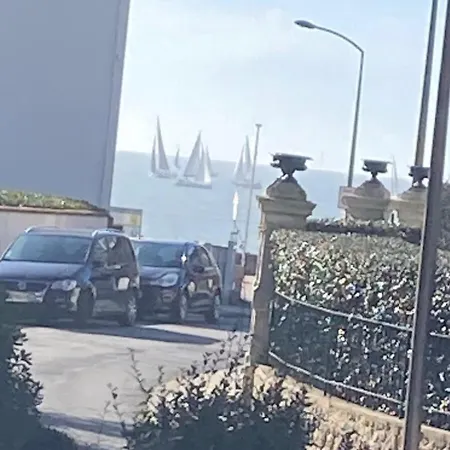 Villa Avec Piscine A 150 M De La - *