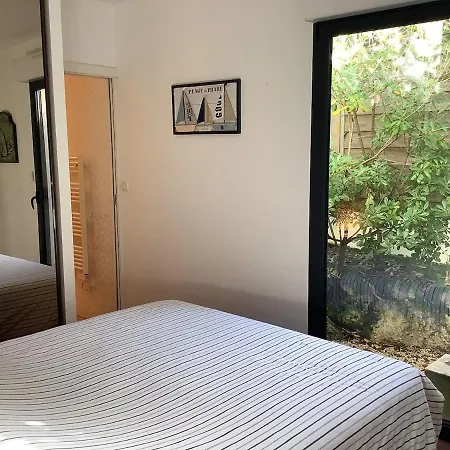 Villa Avec Piscine A 150 M De La - *
