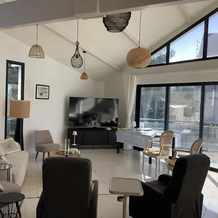 Villa Avec Piscine A 150 M De La - Royan